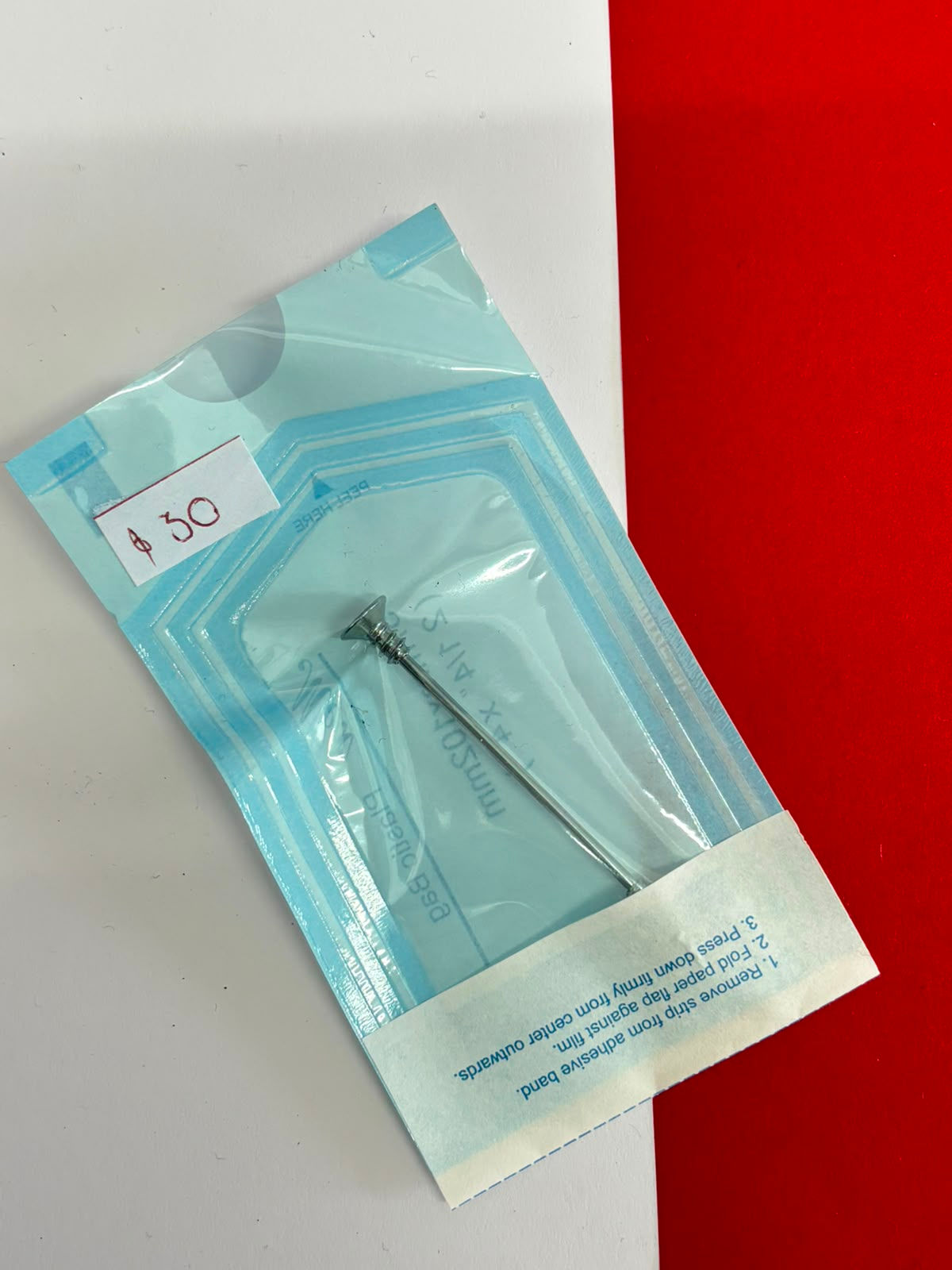Piercing Industrial "Estilo Tornillo".