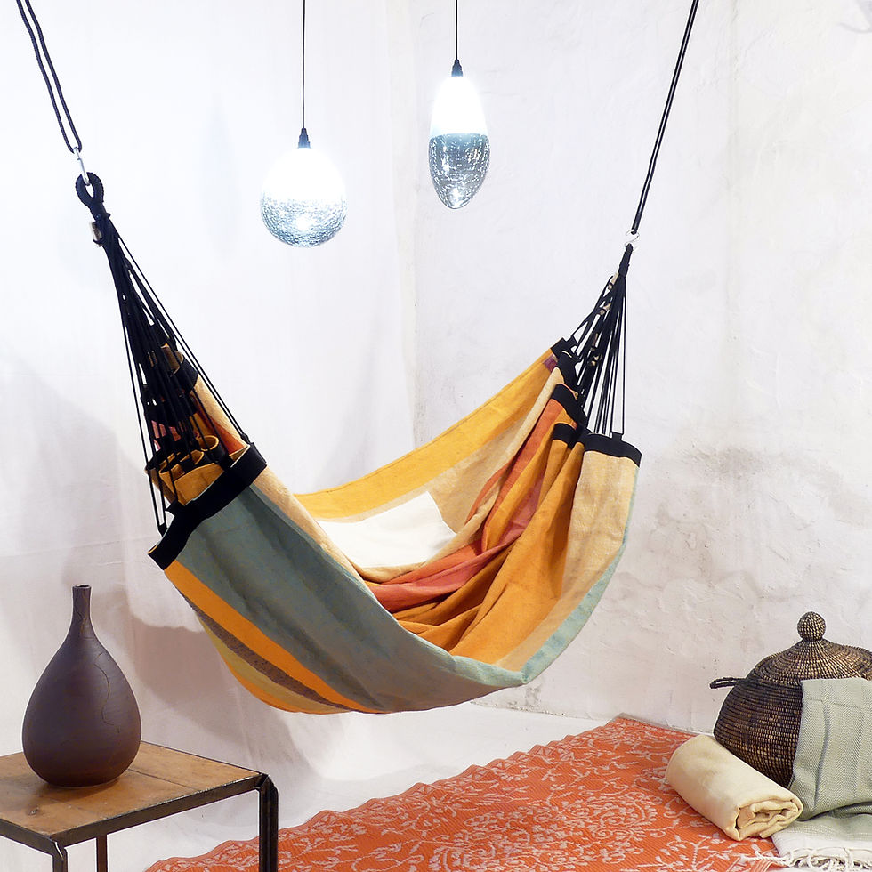 Thumbnail: Hamac fauteuil multi positions: pratique, confortable et décoratif dans la maison