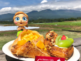 浅間山を見ながらパン