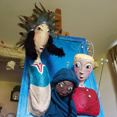 3 fées penchées sur le berceau
