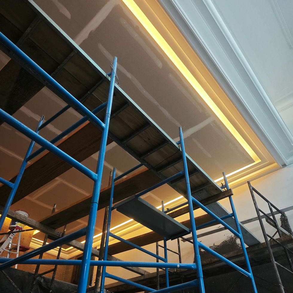 Sistema de andamiaje para instalación de falso plafón y luz indirecta, Club de Golf Bellavista, Edo. Méx.