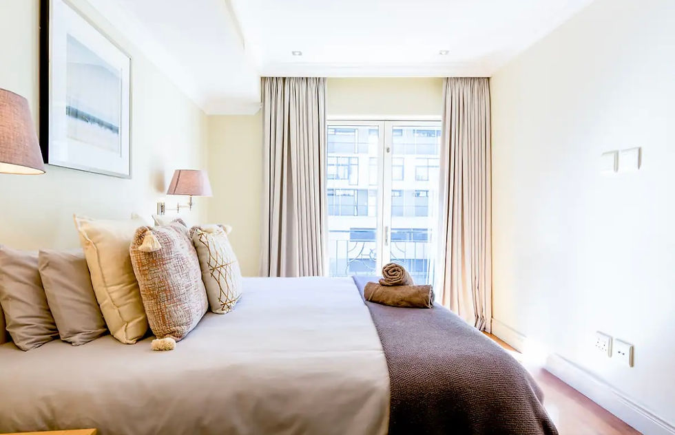 Thumbnail: FOR SALE: R 7 200 000 Hotel Living In The Cape Royale