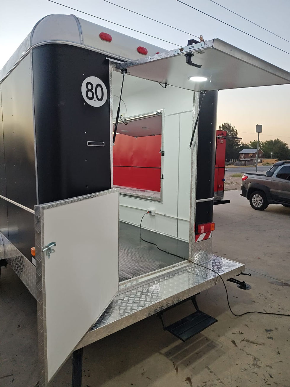 Miniatura: Food truck modelo 4 MTS 