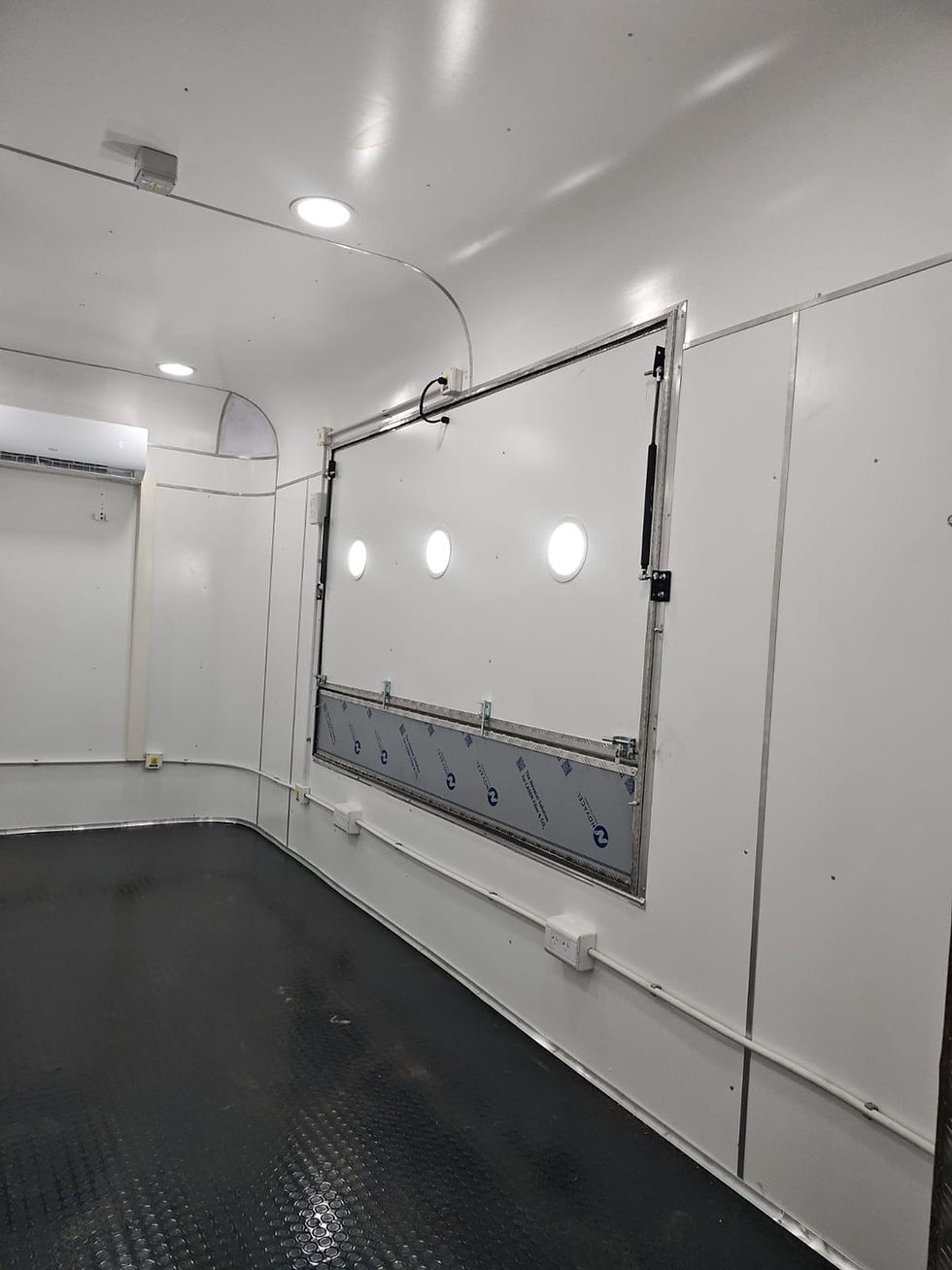 Miniatura: Food truck modelo 4 MTS 