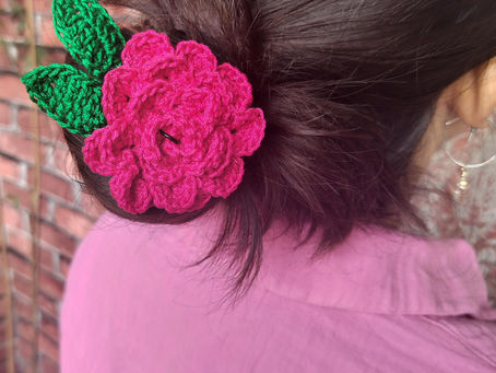 🌹 Crochet Rose Juda Pin – A Handmade Floral Statement for Timeless Elegance