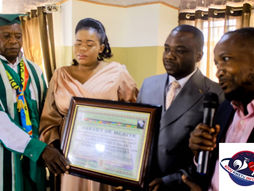Bukavu- Santé : Le DG de la polyclinique salama primé par vision  Barza grand lac.