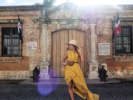 Female solo travel - safe, smart & fun travel tips