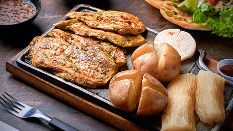 Churrasco de pollo a la parrilla con chimichurri