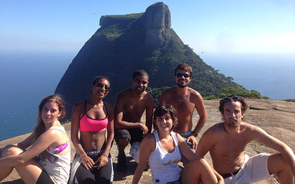 Groupe d'amis sur la Pedra Bonita