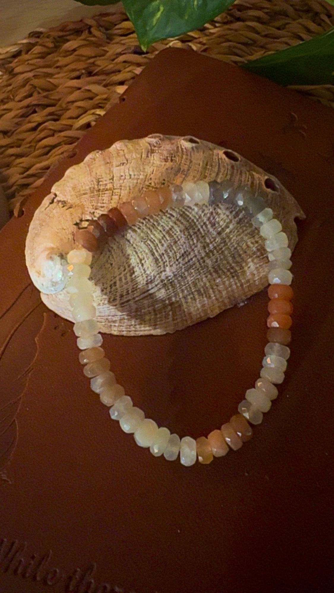 Mondstein - mehrfarbig Facette