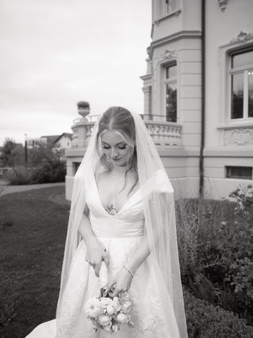 October wedding at Villa Raab in Alsfeld with natural moments and subtle editorial details