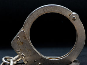 Adolescente arrestado por tiroteo en el sur de Wichita tras intento de robo de vehículo