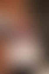 Manifestantes se congregan frente al Ayuntamiento de Leavenworth el 10 de marzo de 2026 para instar 