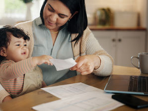 Se firma en Kansas ley bipartidista que amplía créditos fiscales para cuidado infantil