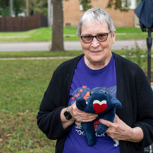 Un pequeño evento de No Kings antepone el amor a la política en un pueblo rural de Kansas donde se encuentran detenidos inmigrantes.