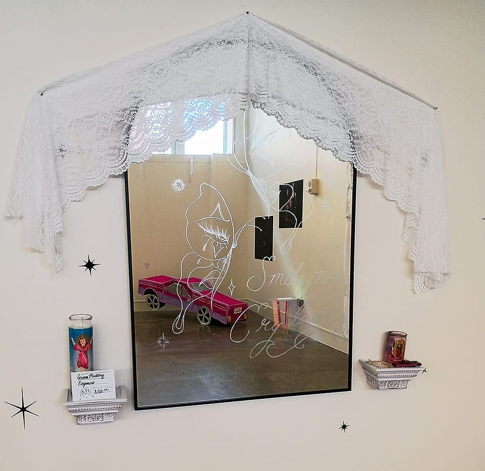 Giana Martínez, "Forever Young", vidrio grabado. Foto de Jeromiah Taylor para SHOUT.