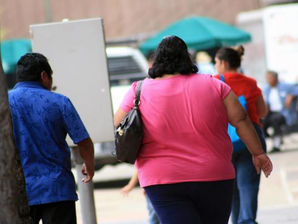 EEUU ordena negar residencia a extranjeros con problemas de salud como obesidad
