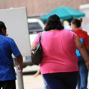 EEUU ordena negar residencia a extranjeros con problemas de salud como obesidad