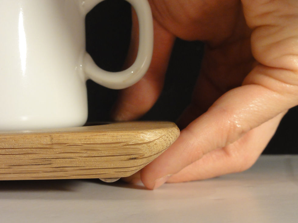 מקום להרמת המגשית