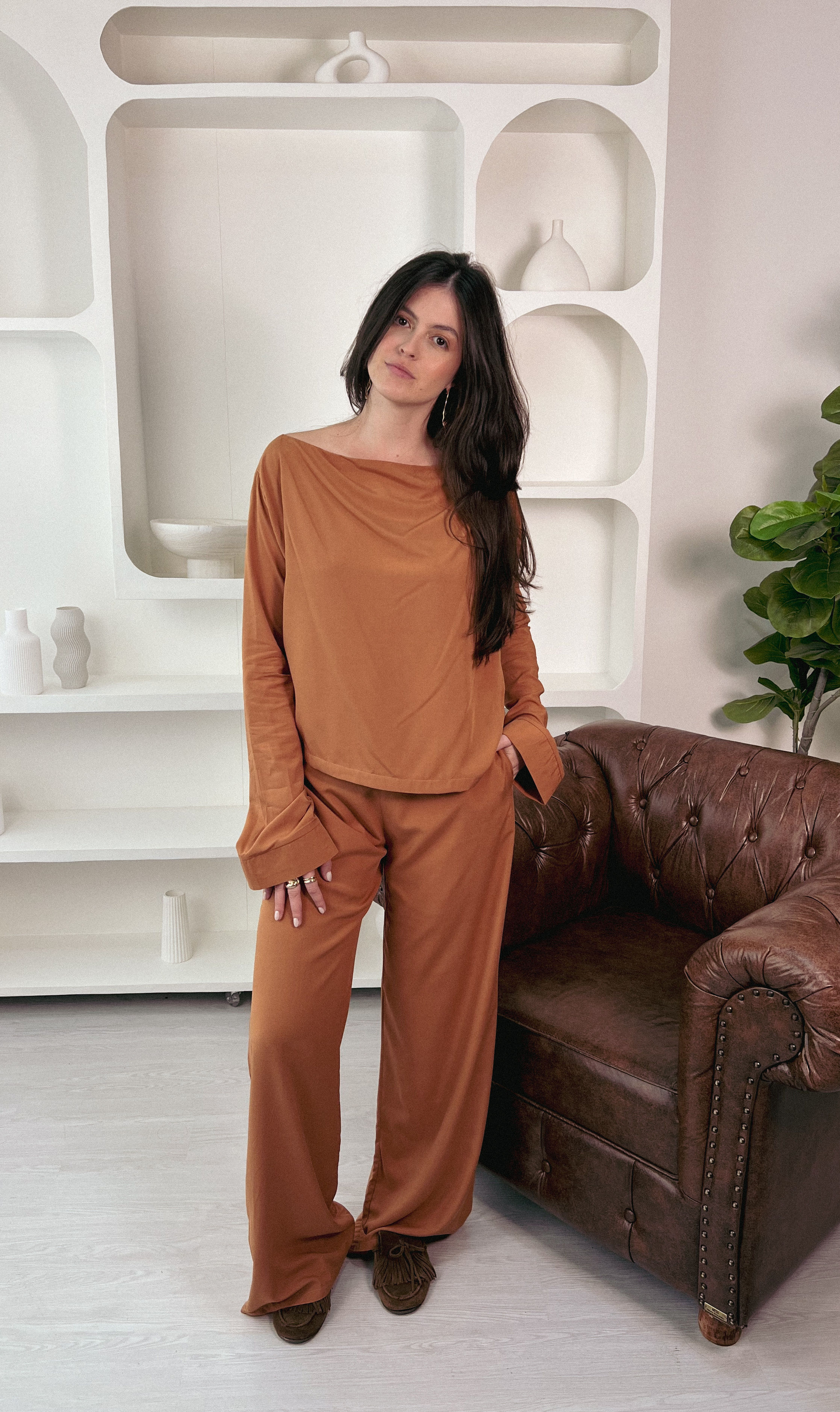 Blusa manga longa com decote costas