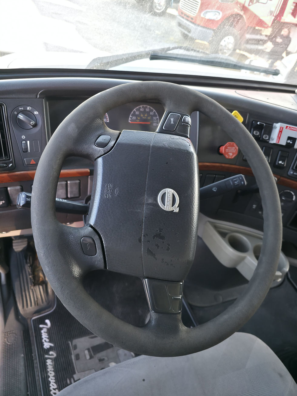 Miniatura: VOLVO VNL VOLTEO 14 MTS