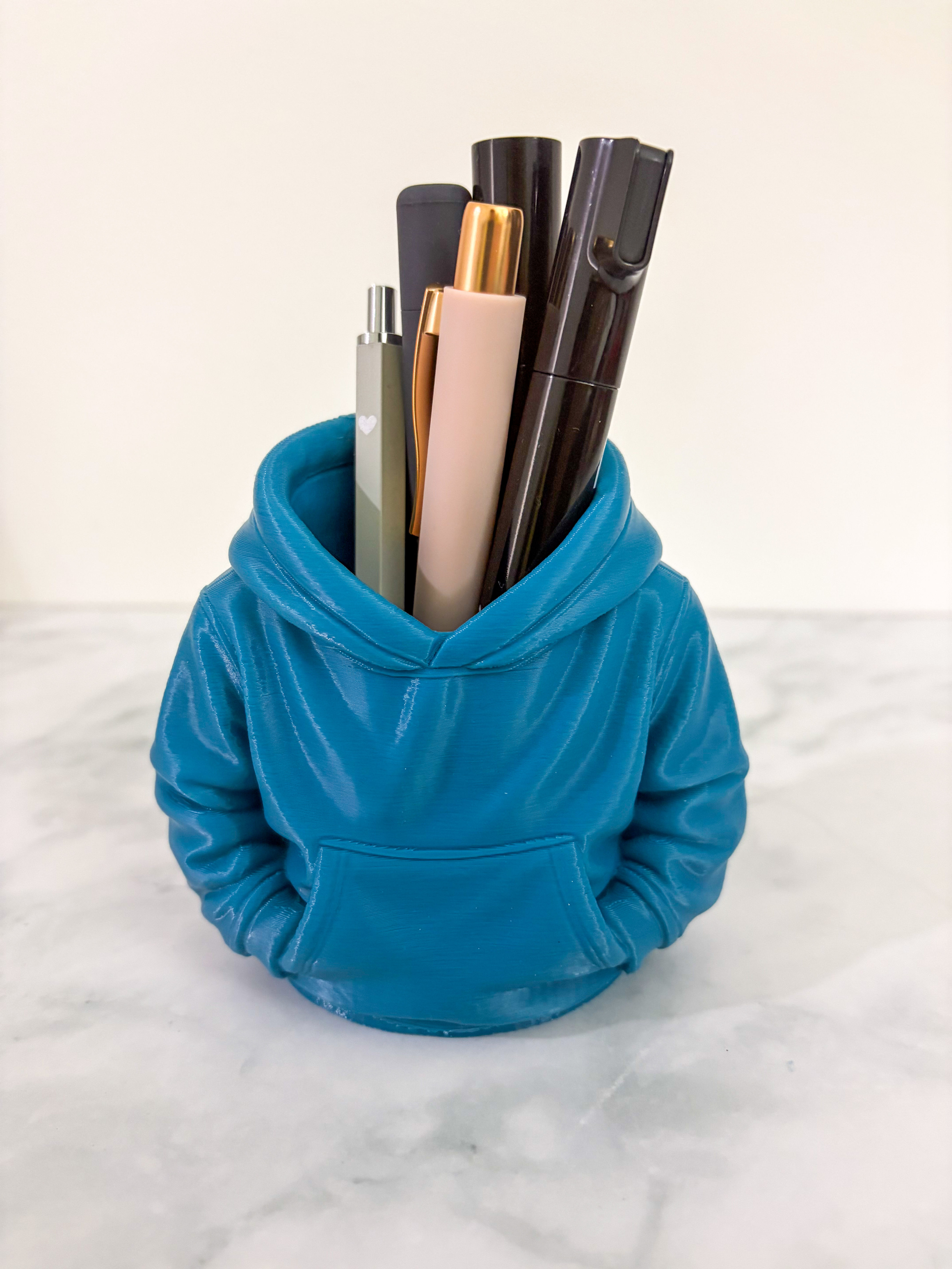 Stiftehalter Hoodie Design – modern & praktisch