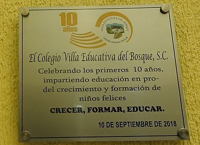 PLACA 10 AÑOS VILLA EDUCATIVA DEL BOSQUE.jpg