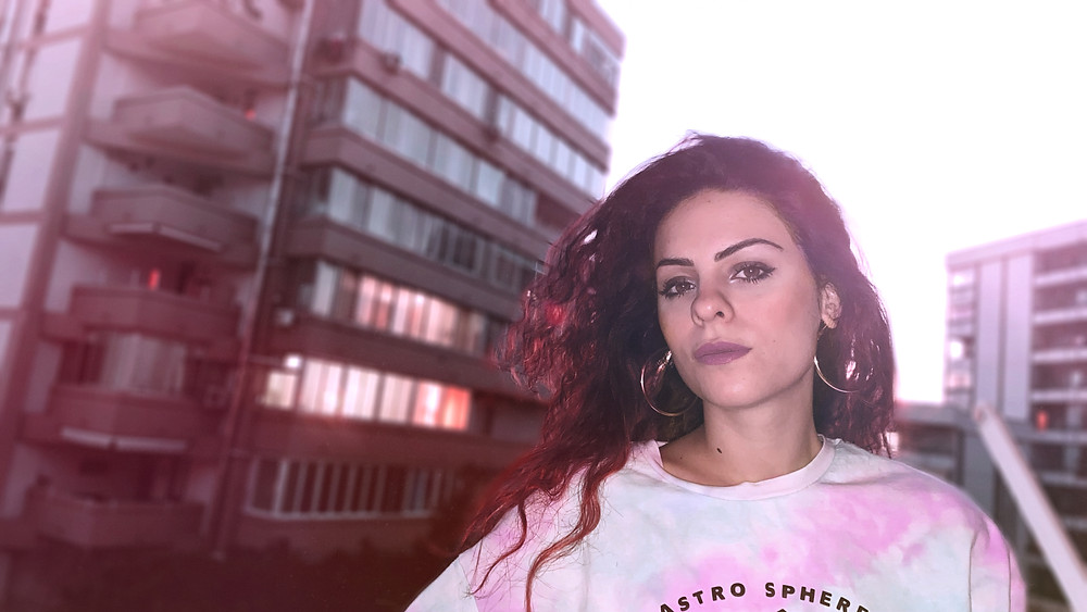 La cantante Evra sogna che la musica diventi la protagonista della sua vita | BySaraMorandi