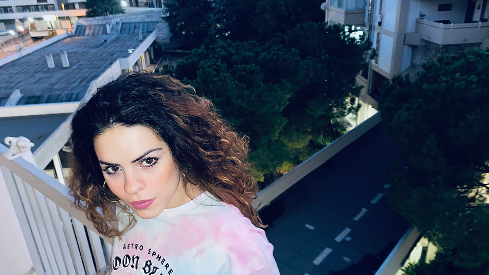 La cantante Evra sogna che la musica diventi la protagonista della sua vita | BySaraMorandi