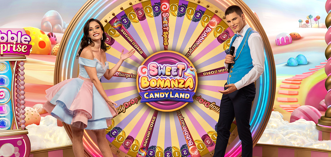 대형 휠과 두 진행자가 함께 보이는 Sweet Bonanza CandyLand 공식 스튜디오 이미지