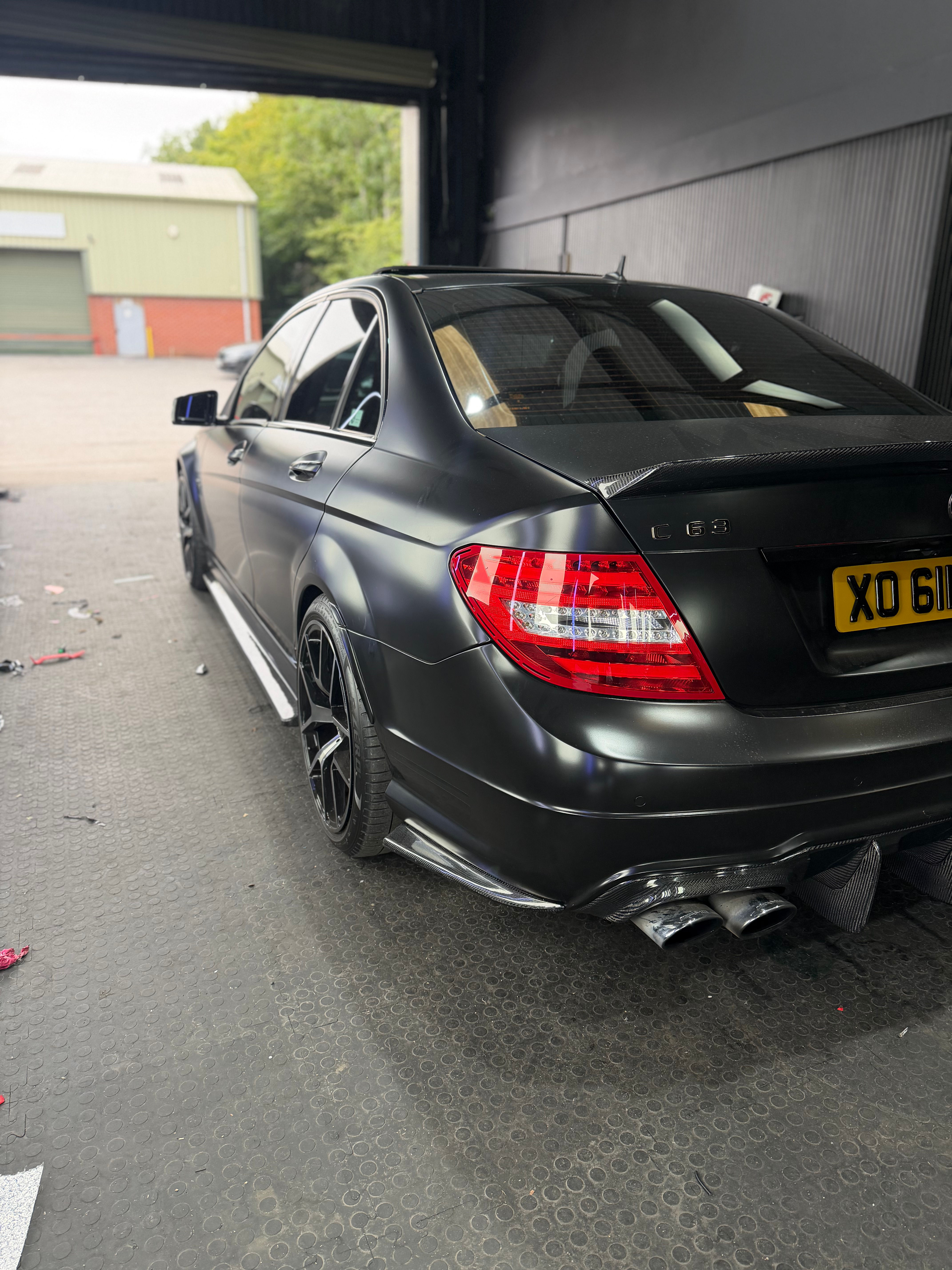 MERCEDES C63 W204 CARBON REAR SPATS