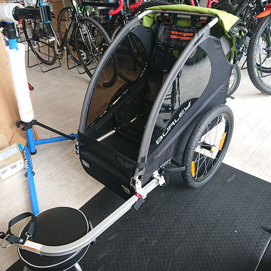 牽引タイプの自転車用ベビーカー Burley バーレーのミノウあります‼️