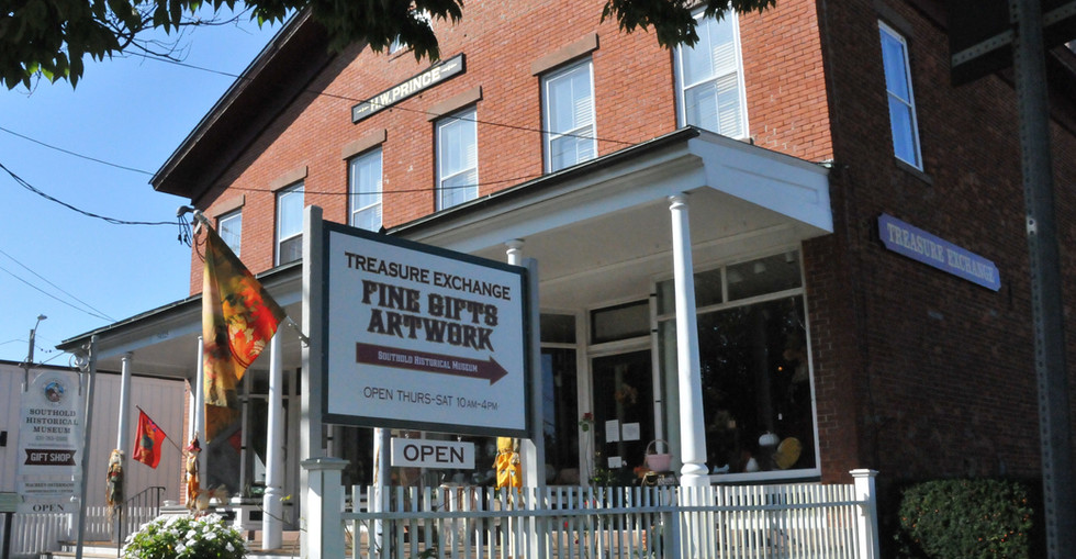 Intercambio de tesoros y tienda de regalos del museo en el histórico Prince Building.