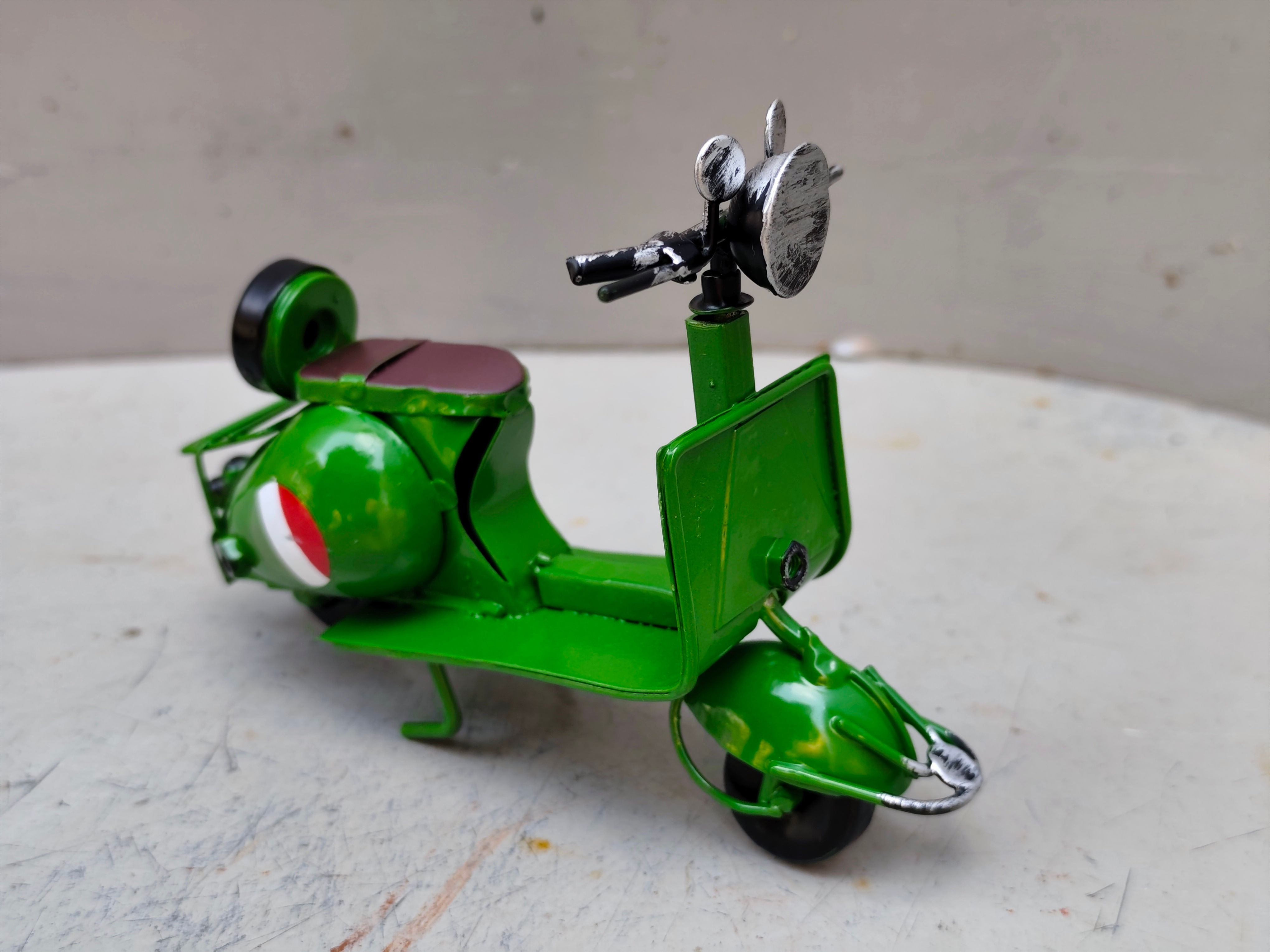 VESPA ΜΙΝΙΑΤΟΥΡΑ ΠΡΑΣΙΝΗ