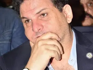 محمود حسن: أشكال الكتابة الشعرية