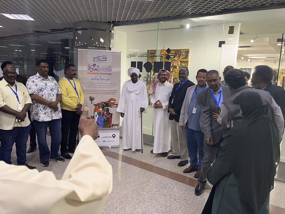 معرض العودة في صالة تكعيب - مجموعة من الحضور والفنانين النشكييليين السودانيين وعبد الله التمامي