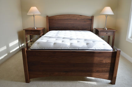 Solid Walnut Solid Arch Queen Bed