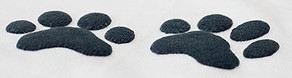 Flex puff en forme de pattes de chat posé sur un textile blanc