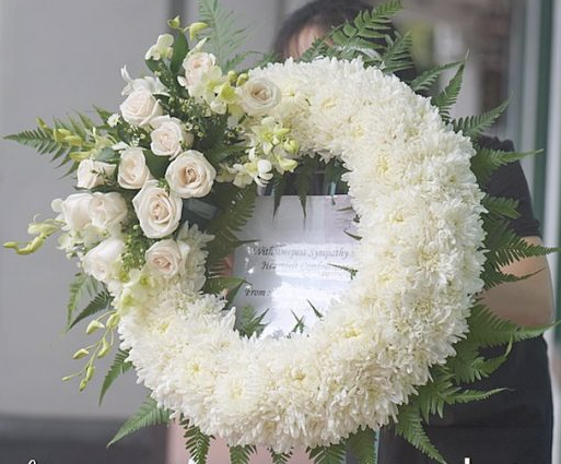 Thumbnail: Circle of Love Wreath