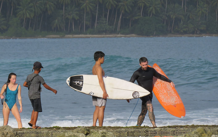 Surf lesson Nias