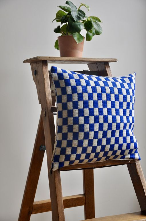 Coussin laine tricot damier merinos confort canapé salon décoration déco artisanal artisan lyon france unique original doux