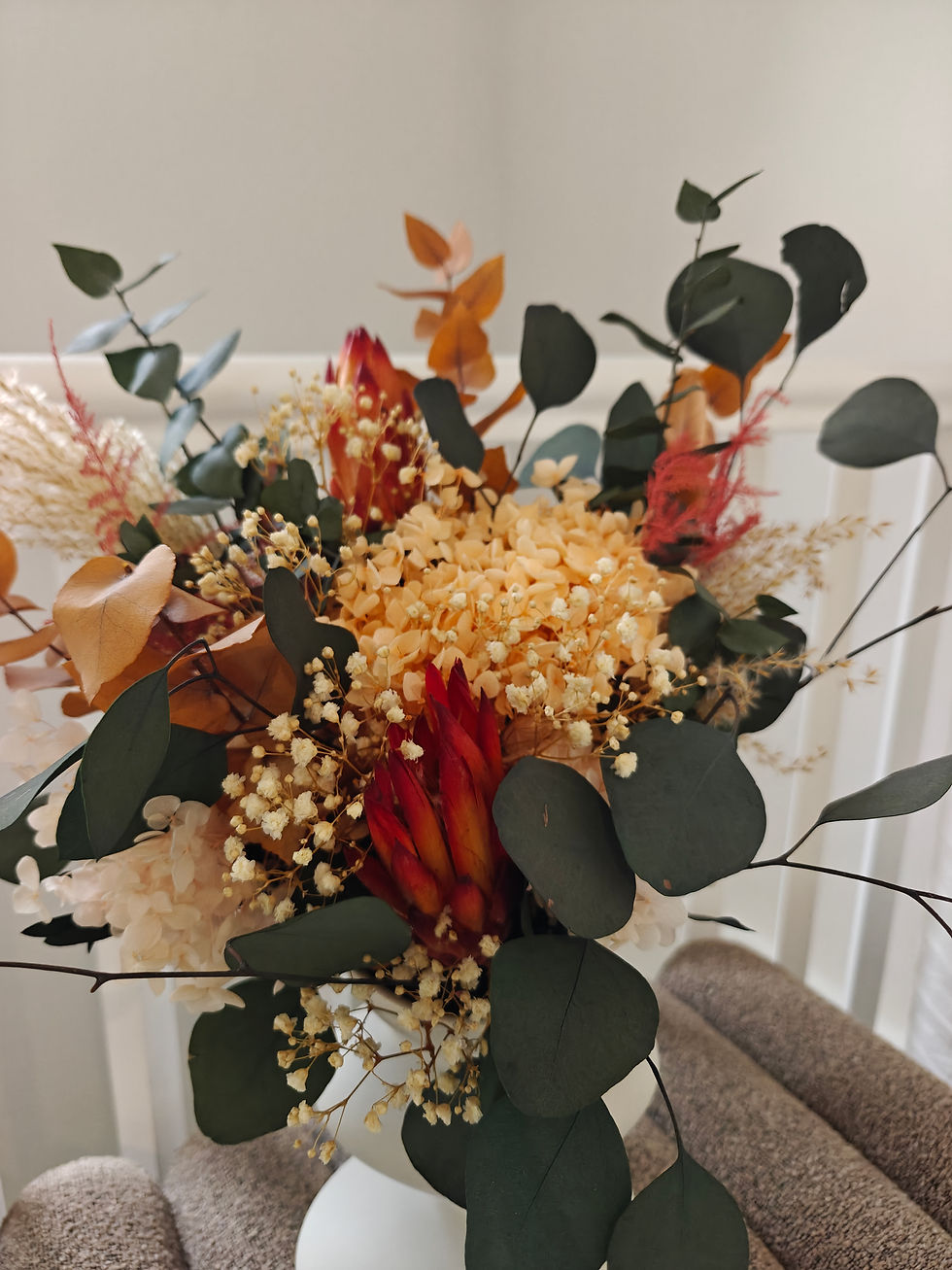 Thumbnail: Coral vase arrangement