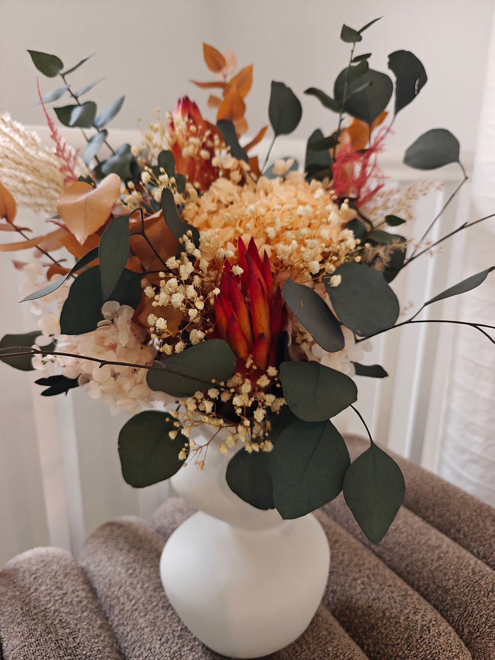 Thumbnail: Coral vase arrangement