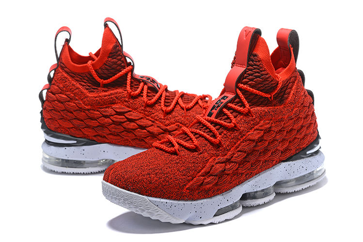 Miniatura: Lebron 15