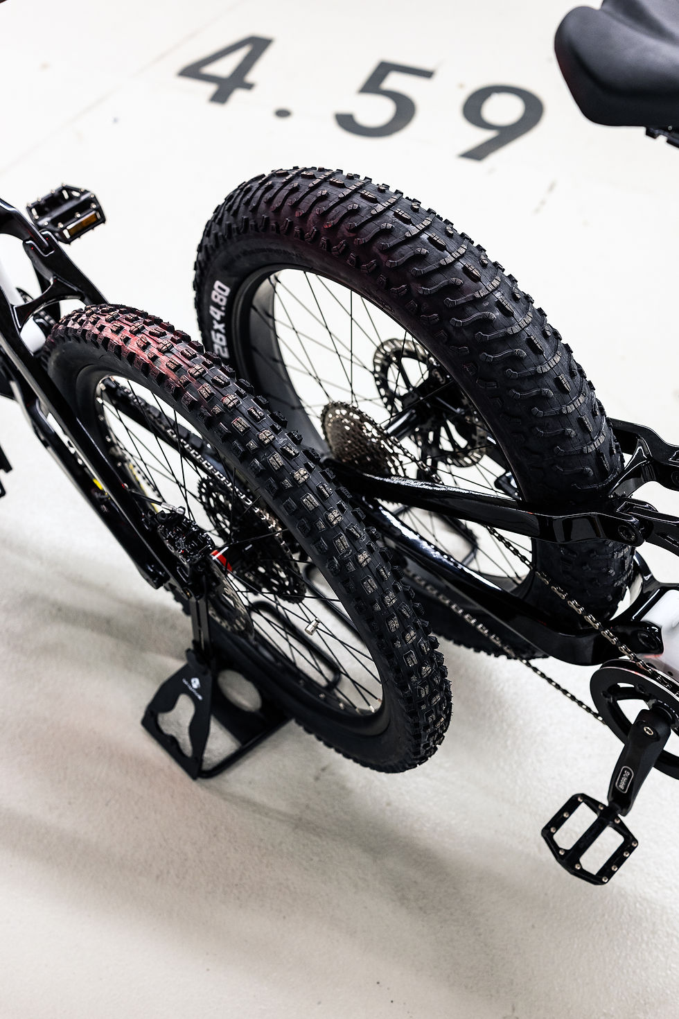 Fatbike und normales E-Bike im direkten Vergleich