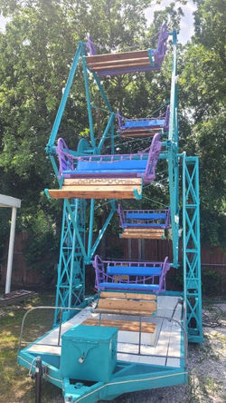 MM Mini Ferris Wheel Pic 1