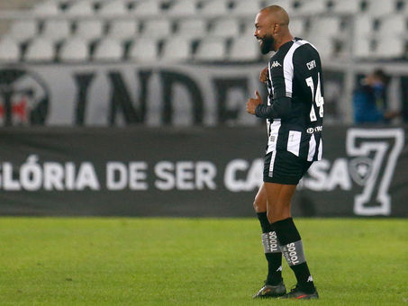 Faz o L porque “Lá vem o Chay”! Fogão vence clássico contra o Vasco e se recupera na tabela