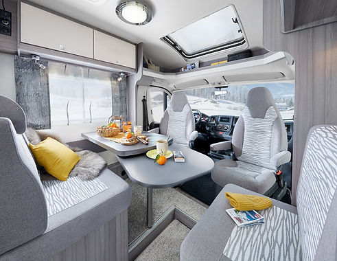 csm_2019_rm_optima_ontour_edition_v65gf_innen_sitzgruppe_tisch_neusafe_presse_27cfffa58f.j