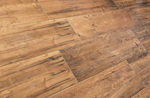 Holzimmitationsplatte aus Keramik