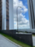 Poste metálico em aço carbono SAE 1010/1020 galvanizado, ideal para ambientes corrosivos
